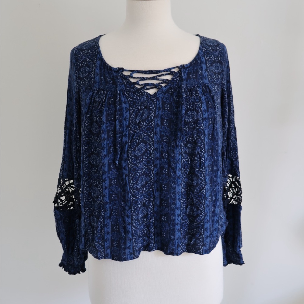 Blue Hollister Long Sleeve Crop Top with Lace and Front-tie Detailing XS